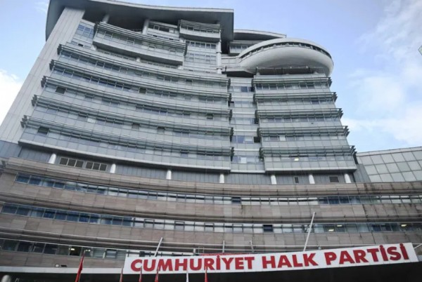 CHP'de 'Kurultay' Savaşı! Kemal Kılıçdaroğlu Ve Özgür Özel Cephesinden Karşılıklı Hamleler